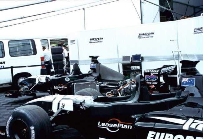Hillas pilotuos "Minardi" bolidą