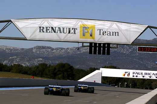 “Renault” žvalgosi į “Ferrari” ir “Sauber” partnerystę