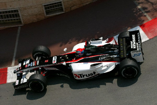 Bernie perka dalį „Minardi“