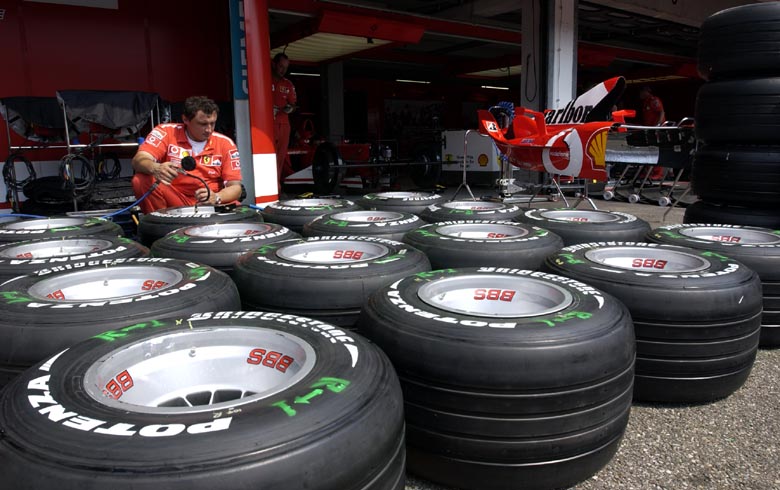 F.Massa palygino „Michelin“ su „Bridgestone“