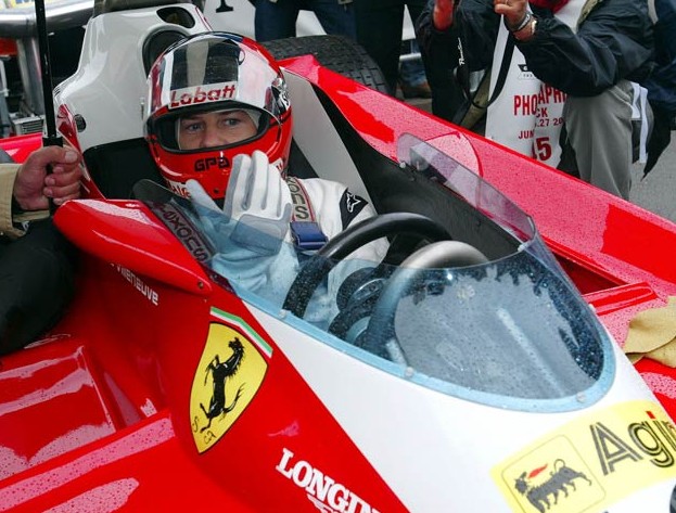 J.Villeneuve’as pilotavo tėvo bolidą