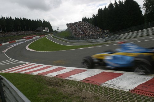 „Renault“ nesitrauks iš „Formulės-1“