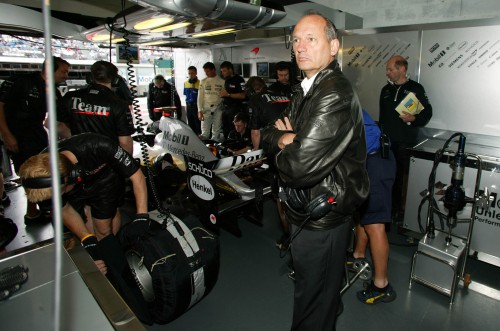 R. Dennisas nesitraukia iš „McLaren“