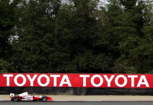 „Toyota“ rytoj praneš 2005 m. pilotus