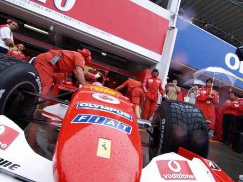 „Vodafone“ toliau rems „Ferrari“