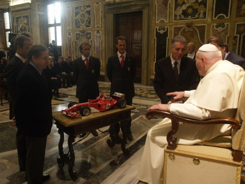 „Ferrari“ ekipa apsilankė pas popiežių