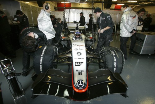 „McLaren“ naudos trečią bolidą