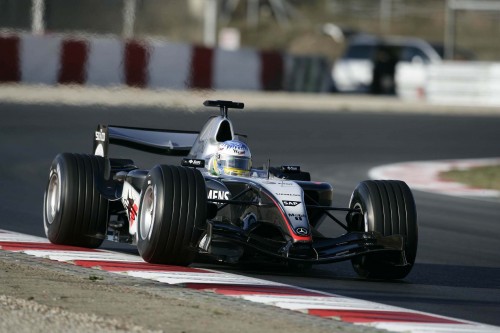 A.Wurzas vis dar netelpa į „McLaren MP4-20“