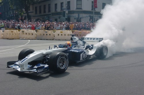 „Formulės-1“ bolidai Melburno gatvėse