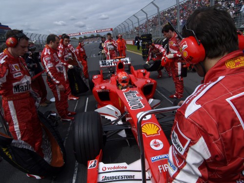 M.Schumacheris viliasi finišuoti trejetuke