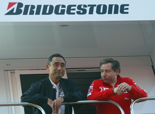 Konkurentai nepatenkinti „Ferrari“ padangų šildymu