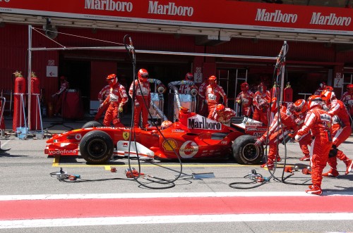 „Ferrari“ Brazilijoje naudojo 2004-ųjų sudėties padangas