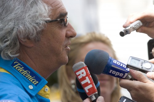 F.Briatore bando užglaistyti kritiką, išsakytą FIA atžvilgiu