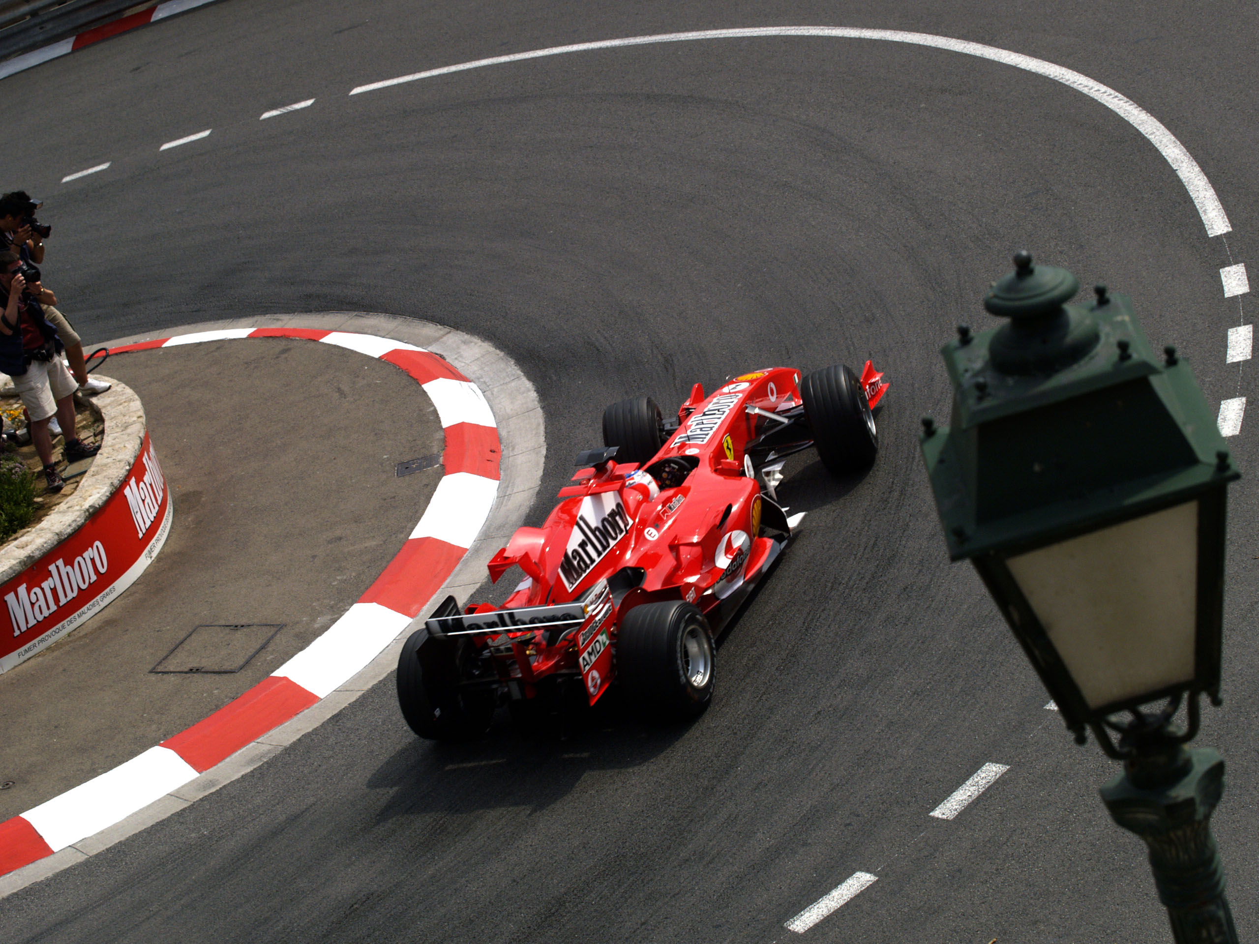 R.Barrichello pyksta ant M.Schumacherio
