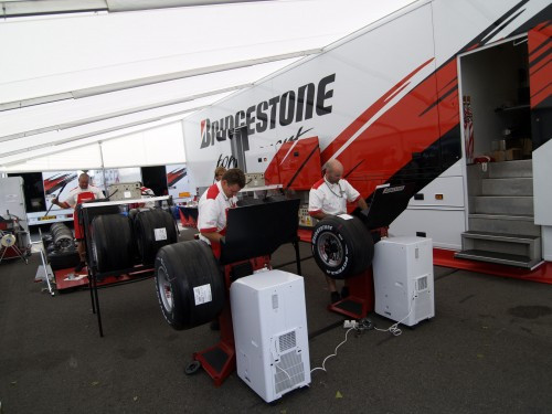 „Bridgestone“ derasi su 5 komandomis