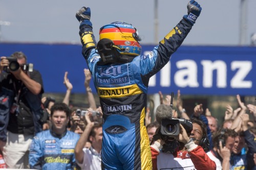 F.Alonso pamalonino „Renault“ pergale