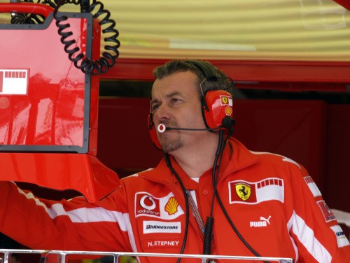 N. Stepney neigia demaskavęs „Ferrari“