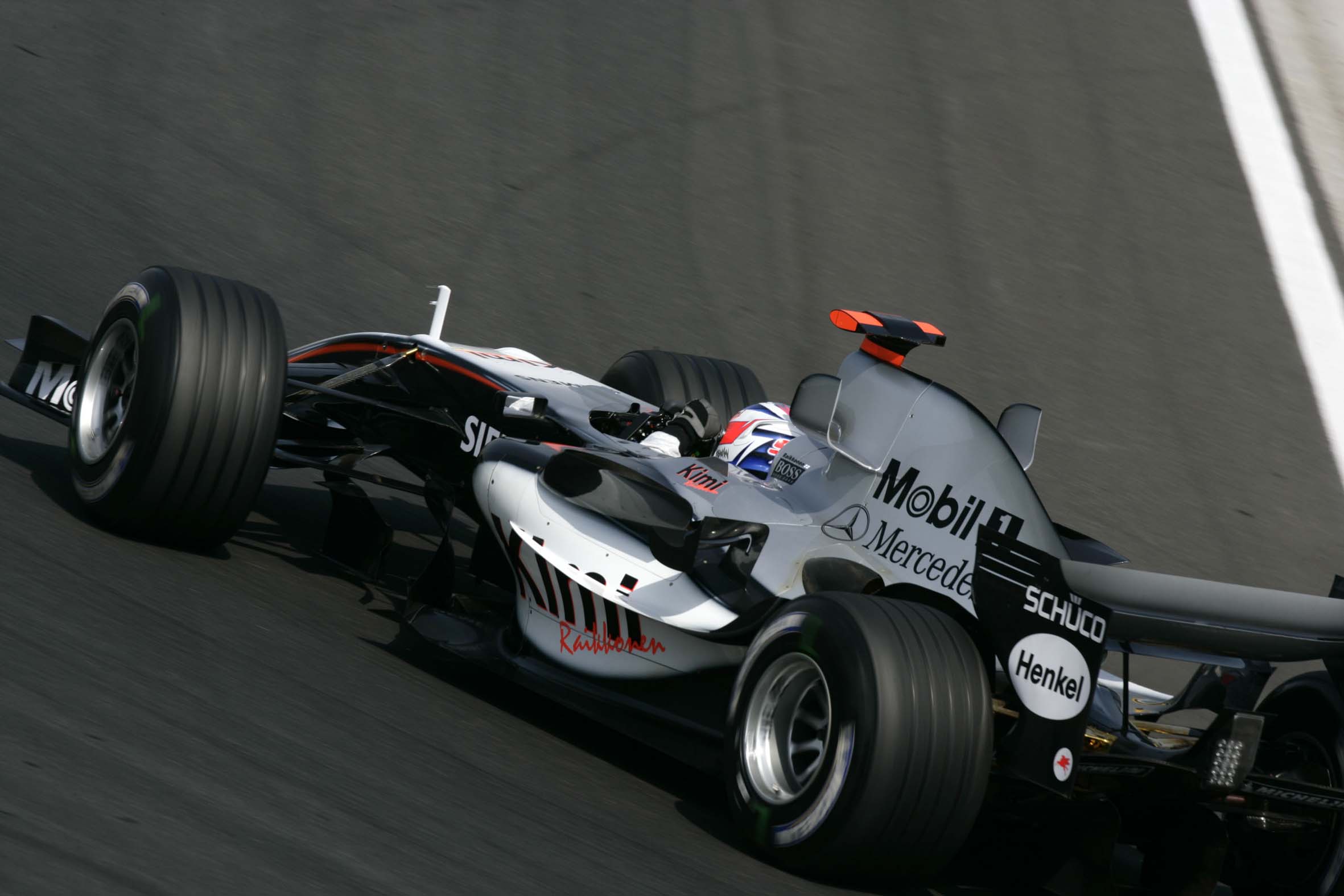 „McLaren“ nenaudos „Bridgestone“ padangų