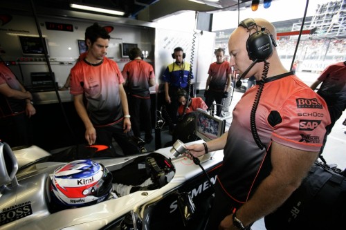 „McLaren“ palieka specialistai