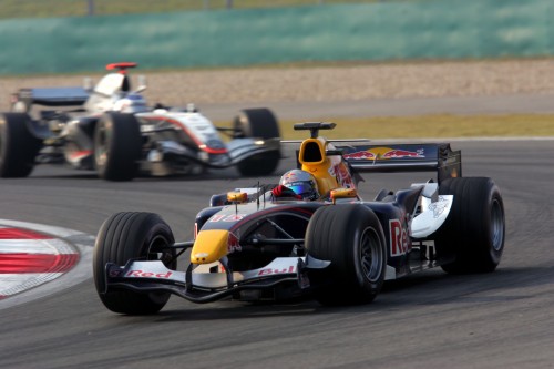 „Red Bull“ tikisi pergalių 2008-aisiais