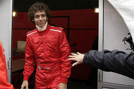 V.Rossi metė iššūkį F.Alonso