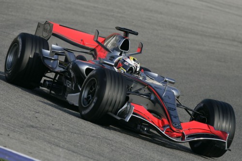 Trasoje debiutavo naujų spalvų „McLaren“ bolidas
