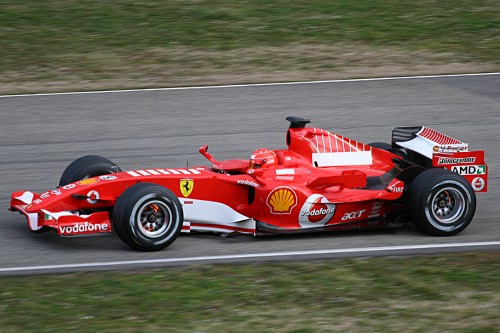 „Ferrari“ atnaujino bolido priekį