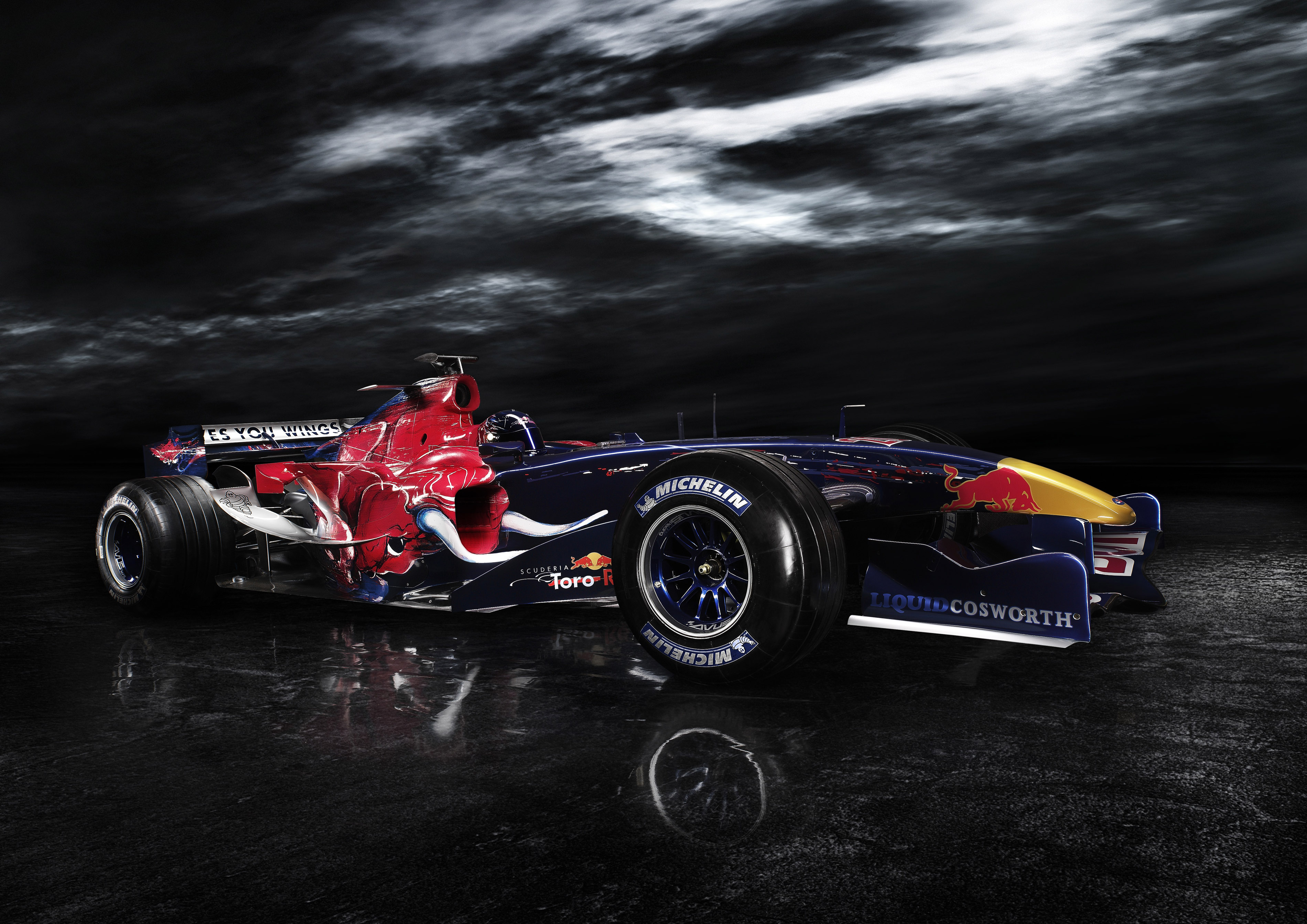 „Toro Rosso“ pristatė bolido dažymą