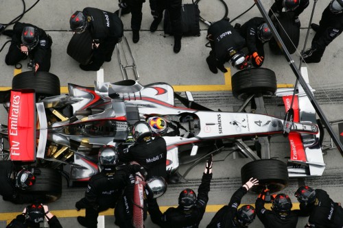 „McLaren“ patvirtino, kad keis galinį sparną