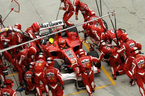„Ferrari“ keičia bolido sparnus