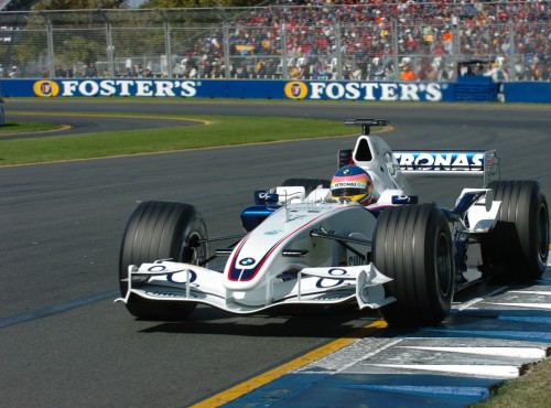 J.Villeneuve'as demonstruos „Formulės-1“ bolidą Hyde parke