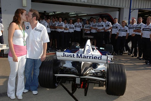 J. Villeneuve'as išsiskyrė, nori sugrįžti į „Formulę-1“