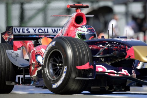 “Toro Rosso” pakeitė variklį V.Liuzzi bolide