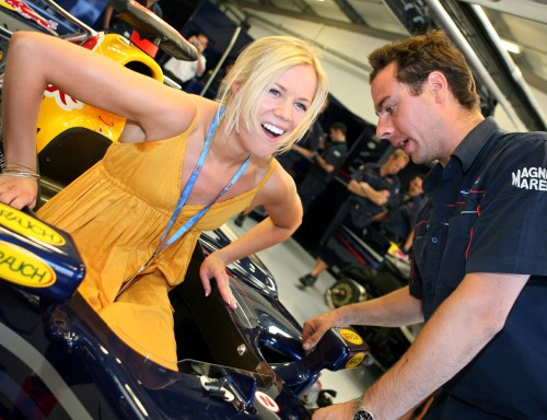 „Red Bull“ ir „Toro Rosso“ naudojo senus variklius
