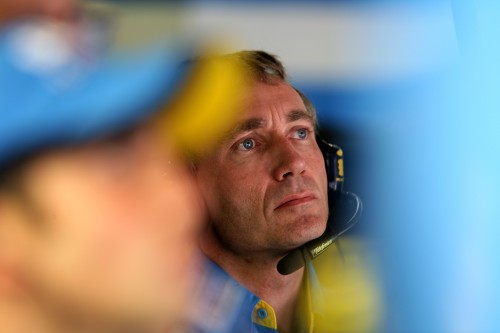 „Renault“ tikisi, kad F. Alonso liks komandoje