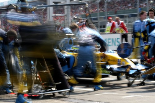“Renault” prašys FIA leisti naudoti masės amortizatorius