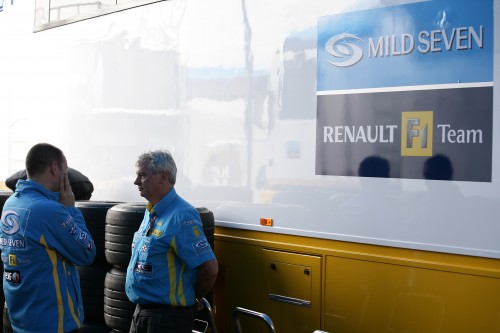 P.Symondsas ragina nenurašyti „Renault“