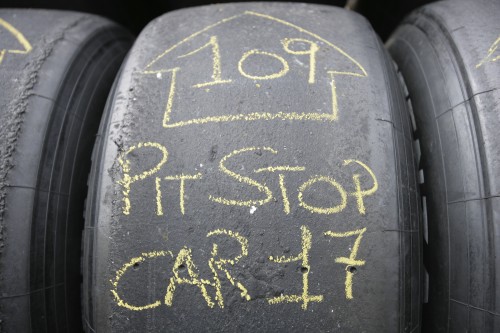 “Formulės-1” komandos spaudžia “Bridgestone”