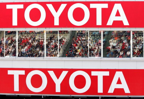 „Toyota“ išbandė neįprastą priekinį sparną