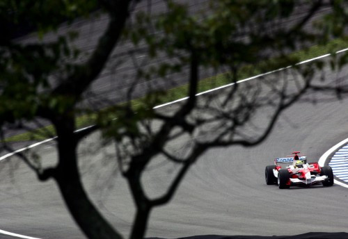 Užpulti „Toyota“ komandos darbuotojai