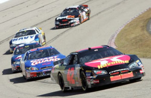 NASCAR: J.P.Montoya debiutą baigė avarija