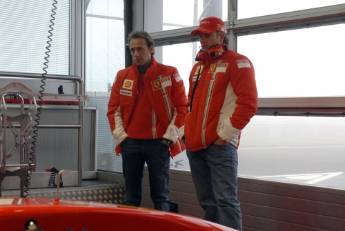 K.Raikkonenas kol kas bandys seną „Ferrari“ bolidą