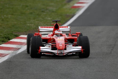 K.Raikkonenas debiutavo už „Ferrari“ vairo