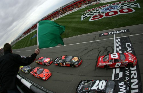 NASCAR: M. Kensethas laimėjo „Auto Club 500“