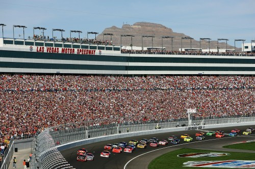NASCAR: Las Vegase nugalėjo J. Johnsonas