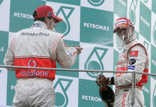 B. Ecclestone'as: F. Alonso pranoktų L. Hamiltoną