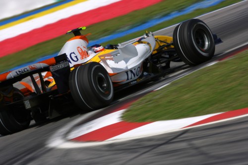 „Renault“ pradėjo kurti 2008 metų bolidą