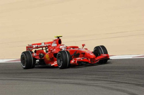 „Ferrari“ lenktynininkai prognozuoja artimą kovą