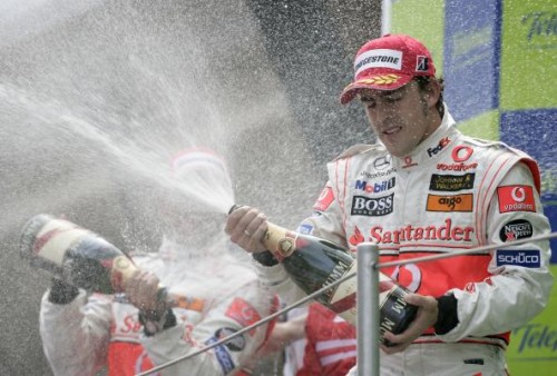 F. Alonso nerimą kelia „Ferrari“, o ne L. Hamiltonas