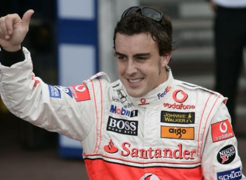 M. Whitmarshas: „McLaren“ nesidera su F. Alonso